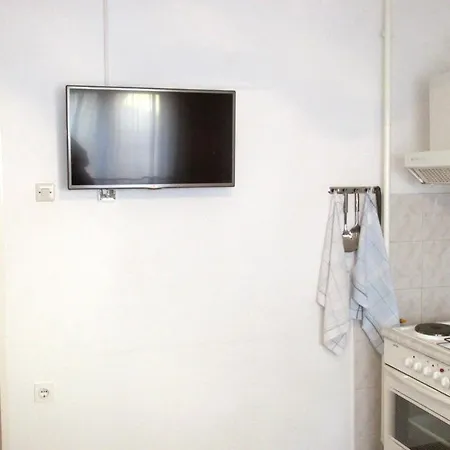 7647a Apartment *